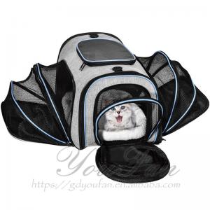 China Fashionable Pet Carrier Bag , Zipper Closure Type Cat Travel Bag supplier