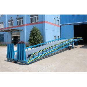 China 8 rampas de cargamento de Ton Mobile Dock Leveler Yard que cargan uso en no existen plataforma fija del muelle on sale