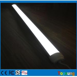 China 5 pies 150cm luz lineal LED Tri-proof 2835smd con aprobación CE ROHS SAA wholesale