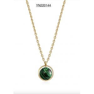 China OEM Green Round Stone Pendant Necklace Gold Stainless Torque Jewelry Necklace supplier