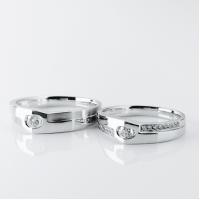China Special Pure True Love 12g Couple Engagement Rings With Alphabets on sale