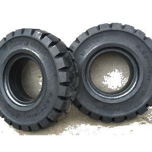 China Solid Forklift Tyres 8.25-16 792x204mm Size Deep Tread Pattern supplier
