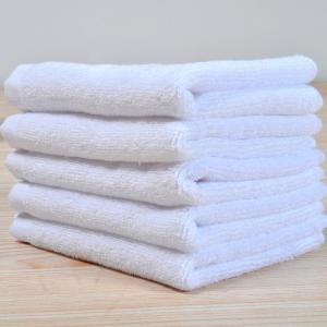 China Hotel Plain Solid White Cotton Square 30*30cm Hand Towel Washing Cloth Face Towel supplier