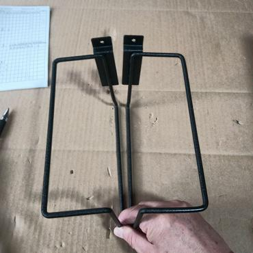 China Adjustable Wire Slatwall Brackets, 1 left and 1 right per set wholesale