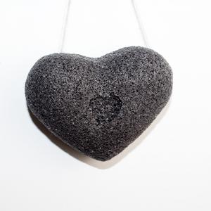 8.5x7x2CM Natural Charcoal Konjac Sponge Heart Bath Sponge Prevents Spots