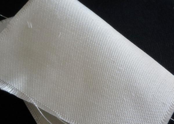Tissu tissé de noir d'alcali/blanc 800gsm de fibre de verre pour le collecteur
