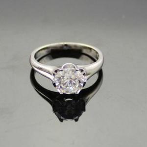 China Sterling Silver Engagement Ring with 6mm Round Solitaire Cubic Zirconia（F80） supplier