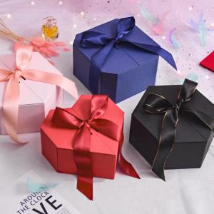 Custom Packaging Box Luxury Wedding  Gift Box  Heart Shape Cardboard Gift Box With Ribbon