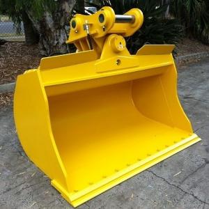 China Yellow Excavator Tilt Bucket Round Vessel Shape With 2 x 45 ° Swivel Angle supplier