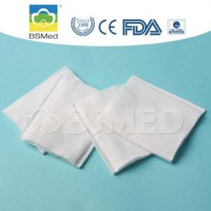 China 0.4 - 0.6g Square Cotton Face Wipes , Cosmetic Thin Cotton Pads For Face 6 * 7cm supplier