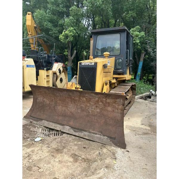 Cat D4 Bulldozer d'occasion 97kw Utilisation dans la construction avec résistance à la fatigue