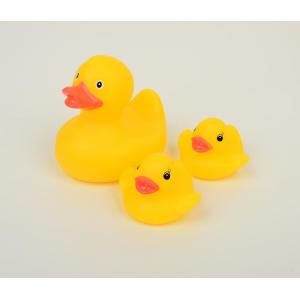 China Cute Floating Bath Mini Rubber Ducks Family With Two Baby Duckies Water Resistant supplier