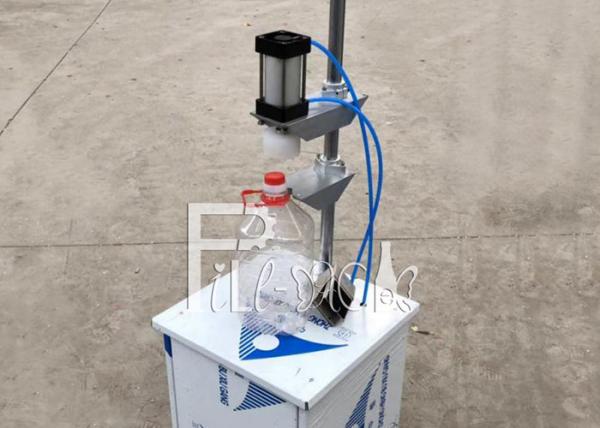 Semi Automatic Pneumatic Bottle Packing Machine for barrels pressing caps