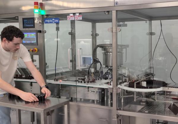 Tray Collection Feature Vial Filling System with Partial Bunging Function 60~80bpm