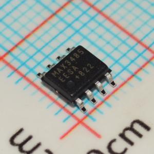 MAX3485EESA 3.3V RS-485/RS-422 トランシーバー 10Mbps 1/8 ユニット負荷 (256 ノード) ±15kV ESD SOIC-8 -40°C～+85°C