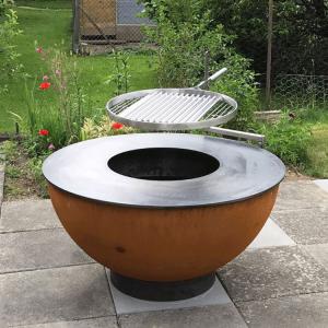 China Durable Outdoor Kitchen Barbecue Grills Corten Steel Barbeque Fire Pit Grill supplier