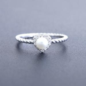 China Romantic Style Silver Pearl Ring 925 Silver Heart Shape For Young Girls supplier
