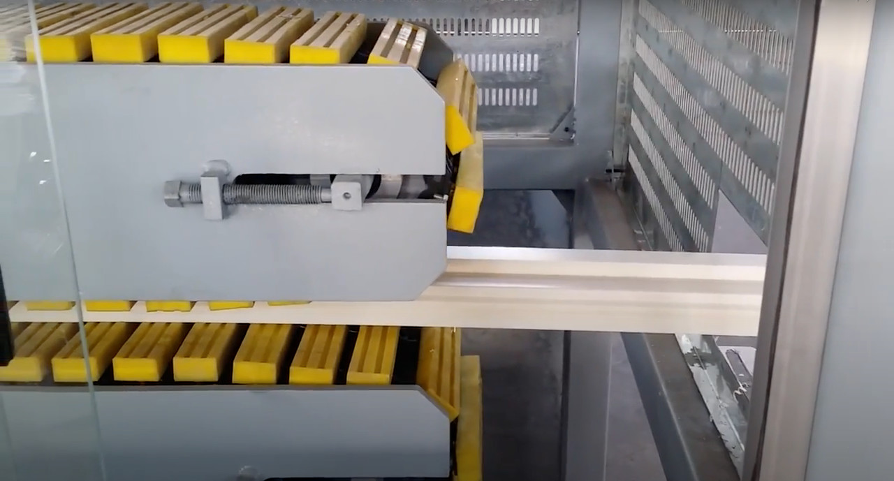 China Système de production de bois pour les cadres de fenêtres en PVC on sale