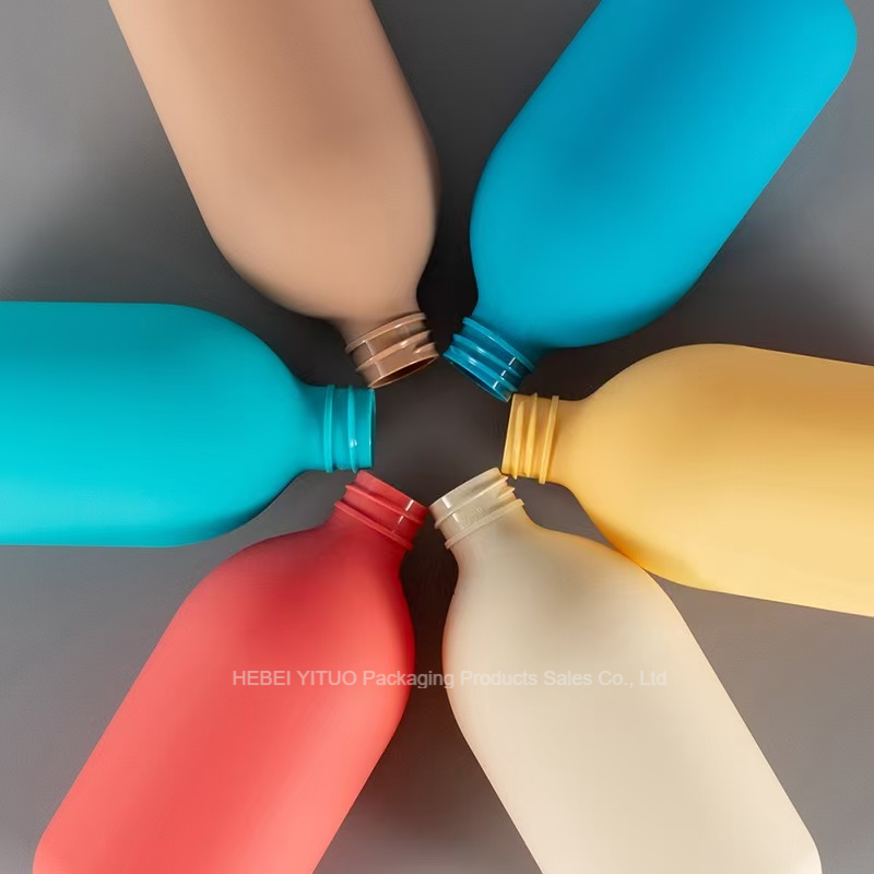 China 茶色のプラスチック製再利用可能なシャンプー容器 空 500ml プレスポンプ付き wholesale