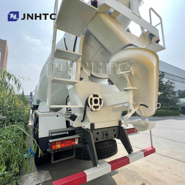 Sinotruk HOWO 9m3 Concrete Mixer Truck Diesel Engine