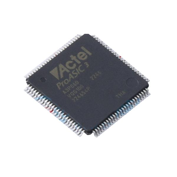 新品オリジナル電子部品 A3P060-VQG100 マイクロチップ 集積回路 単一の電子アクセサリー パッケージ プログラム可能な論理装置 (CPLD/FPGA)