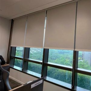 Cortinas fortes das cortinas de rolo da dureza para arder - a largura retardadora 2.3m da inclinação da trama da tela 3%