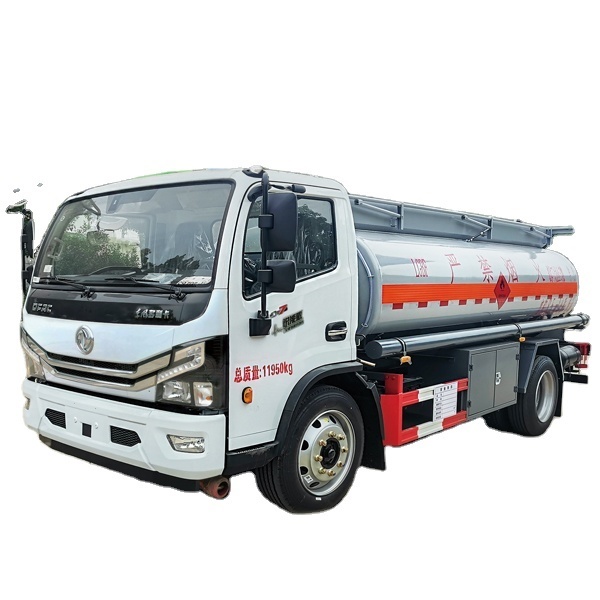 Small Dongfeng Oil Tanker 4x2 8.5m3 With Left Hand Drive Customizable Options