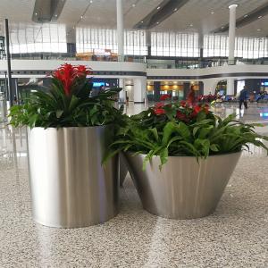 China CAD Drawing Decorative Indoor Flower Pots Large Galvanized Pots For Plants supplier