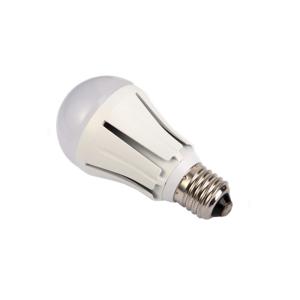 China Le ménage élevé des lumens SMD A19 A60 a mené les ampoules 8W 120D de Maison Blanche supplier