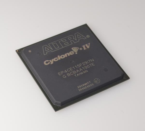 EP4CE115F29I7NサイクロンIV FPGA 114K LEs 3.9Mbit RAM 266MHz スピード 1.2V コア電圧 622 I/O ピン PCIe サポート インダストリアルテンプ (-40°C~100°C) RoHS コンパイル 780-Pin FBGA パッケージ