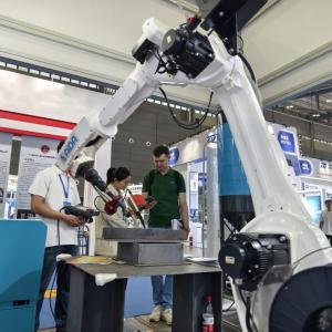 China Aida 210kg ARC Robot de soldadura 6 Ejes Control de punto a punto para tareas de precisión wholesale