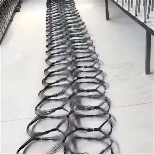 Foldable Border Security Barrier with Low Visibility Winding Tank Obstacle Net for Anti Tank Wire Mesh Defense Fencing