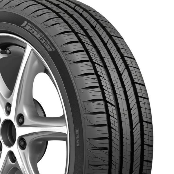 Dependable Driving with Taoota Automobile Car 215/60 R17 Tire and 1000-1600CC Displacement