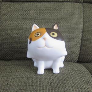 Cartoon mini cat vinyl piggy bank, coin box toy for saving coines or decoration.