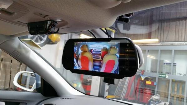 Небольшой частной спрятанная прессформой камера такси вида спереди с аудио датчи