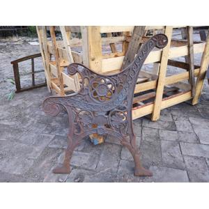 China Classical Park Bench Slab Cast Iron Bench Ends For Cast Iron Bench Seat supplier