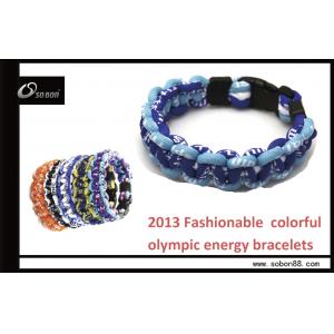 As senhoras do projeto da joia da forma trançaram braceletes da corda/punho silicone da energia