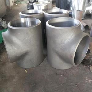 China Sandblasting 1 Inch Black Pipe Tee Wpb 45 Degree Lateral Tee DN15-DN3000 Size supplier