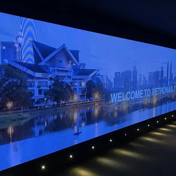 REISS High Refresh Rate Indoor HD 4K P1.2 P2/P2.5/P3 LED TV Display Small Pitch SDK Video Wall FULL Color OEM