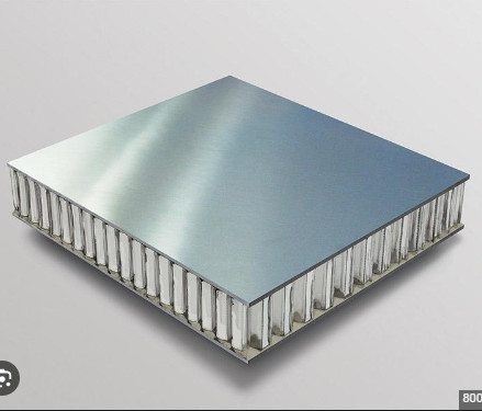Plaque de noyau de nid d'abeille en aluminium anodisant Longueur maximale 6000 mm Résistance à la traction ≥ 0,2 MPa