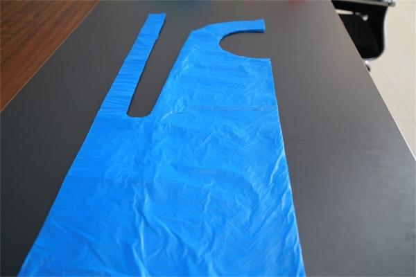 Disposable Eco Friendly PE Apron Flat Packed , Disposable Craft Aprons Lightweight