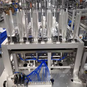 China machine de conditionnement de poche de masque de machine de sac de poche d'emballage de masque de 4 rangées. emballage de poche de masque machine de 5 couches. wholesale