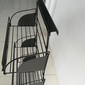 China Metal Candy Display Rack Shelf Fittings Bakery Store Coffee Store supplier