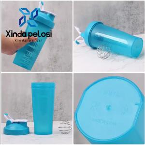 China Large Disposable Plastic Shaker Cup With Easy-Squeeze Handle Classic Measuring Scale supplier