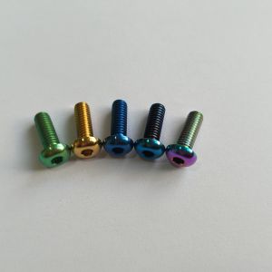 China Vis de prise titaniques d'hexagone du boulon Din913 titanique avec le point plat wholesale