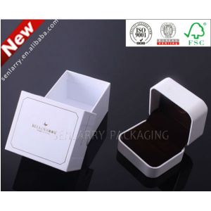 China Boîte faite sur commande blanche à extrémité élevé pour la vente en gros de bijoux avec le prix départ usine d'insertion de velours ! ! ! supplier