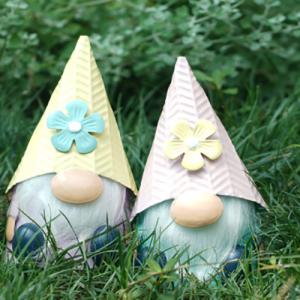China Metal Garden Gnome Ornaments Outdoor Decor Small Flower Gnome supplier
