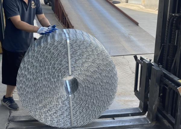 2Rolls/Bundle Hot dipped Galvanized Offshore pipeline reinforcement mesh for Chemical Processing Pipeline