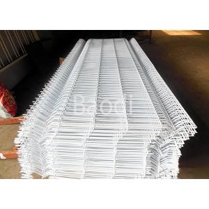 China Anti - Rust White Weld Mesh Fence / Welded Wire Mesh Fencing With Peach Post supplier