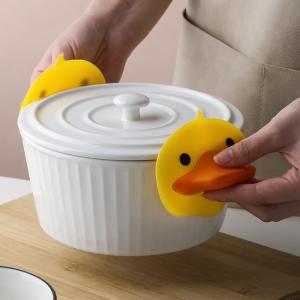 China 2pcs Silicone Oven Gloves 446F Heat Insulation Hot Plate Clip Cute Duck Pot Holders supplier